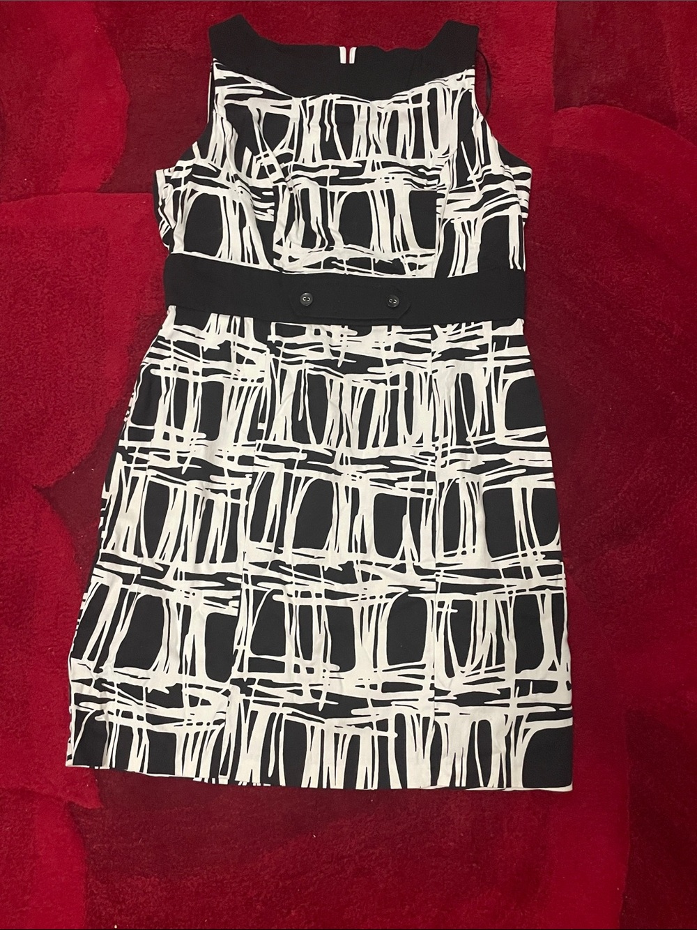 Women’s Black and White Patterned Sleeveless Dress
